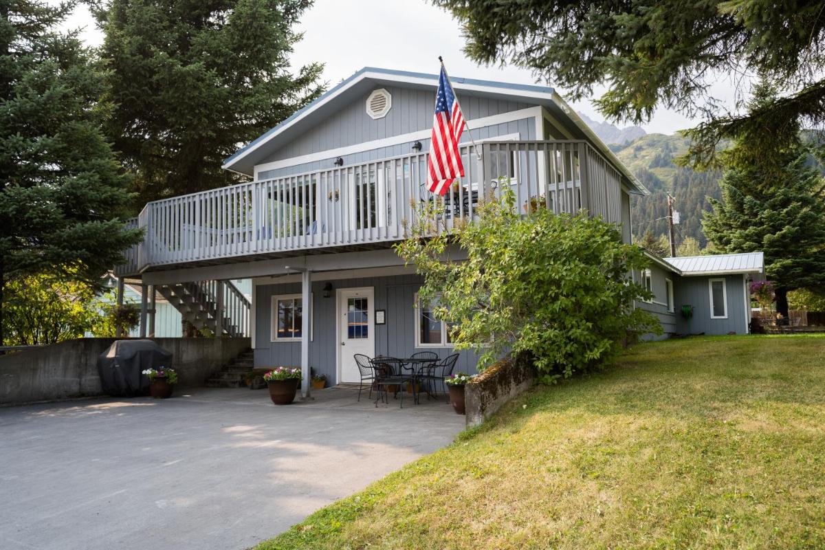 Bears Den Alaska Lodging - main image