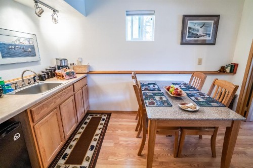 Bears Den Alaska Lodging - image 29