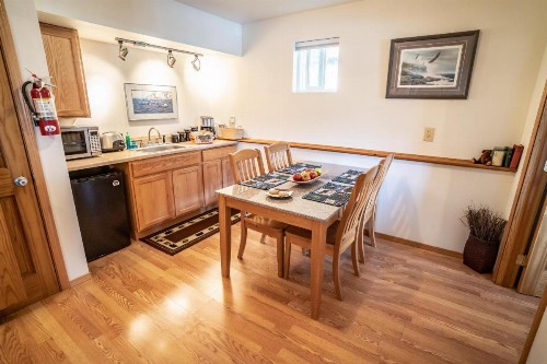 Bears Den Alaska Lodging - image 32