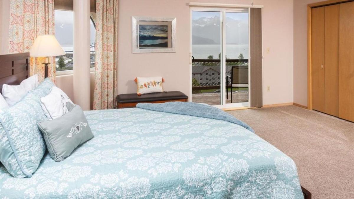 Cliff Top Townhouse - image 4