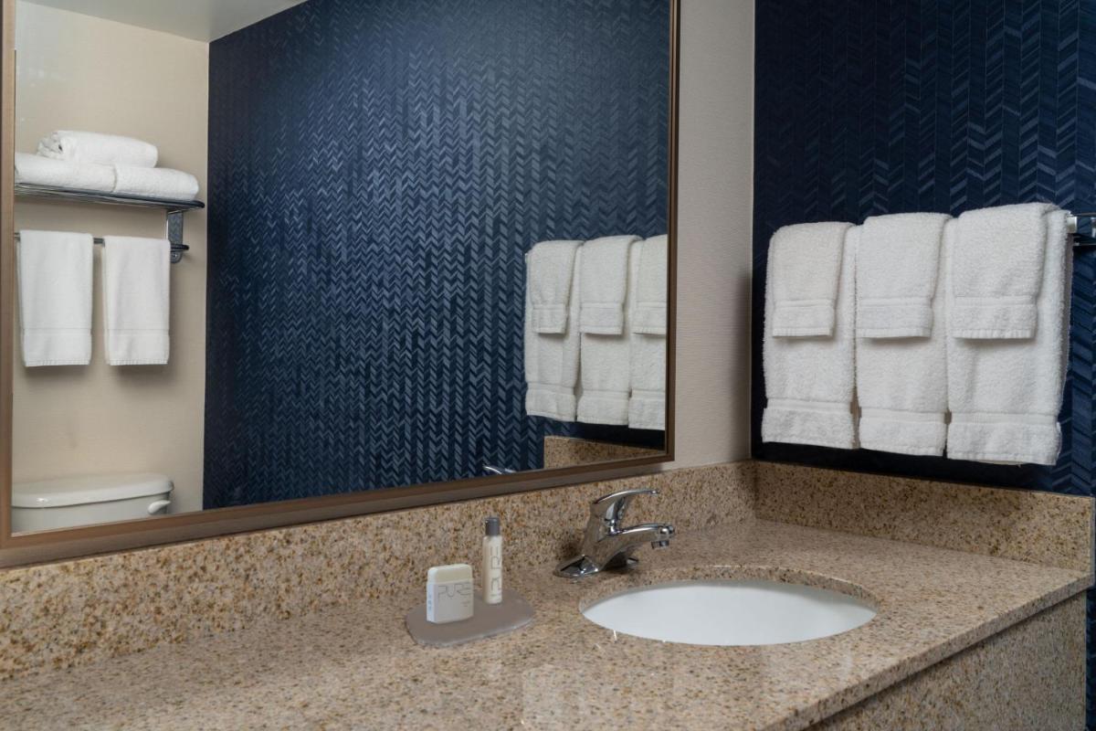 Fairfield Inn & Suites Fort Walton Beach-Eglin AFB - image 3