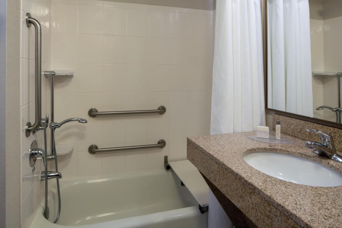 Fairfield Inn & Suites Fort Walton Beach-Eglin AFB - image 4