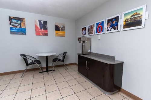 Motel 6-Cincinnati OH - image 26