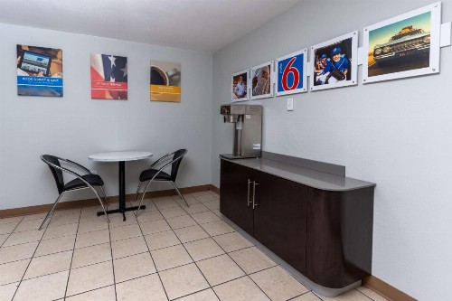 Motel 6-Cincinnati OH - image 4
