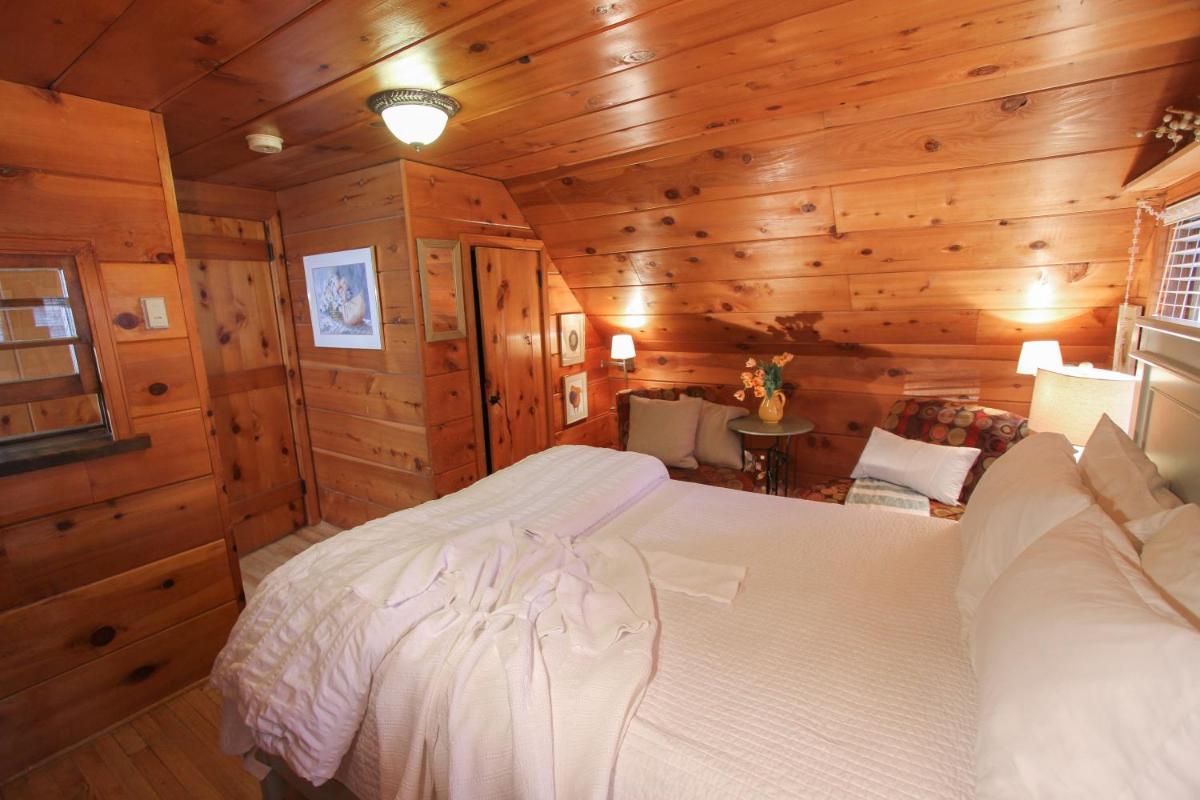 Elliott House Bed & Breakfast - image 4