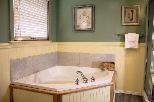 Elliott House Bed & Breakfast - image 47