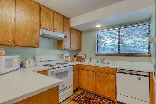 Huntington Lair Condominium - image 12