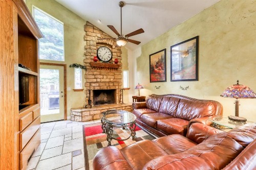 Tuscany at Shaver - image 10