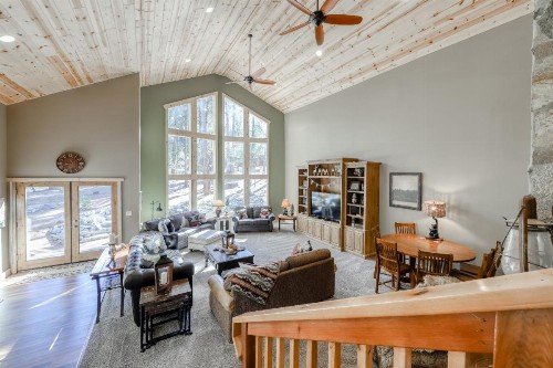 Lazy Bear Lodge - image 12