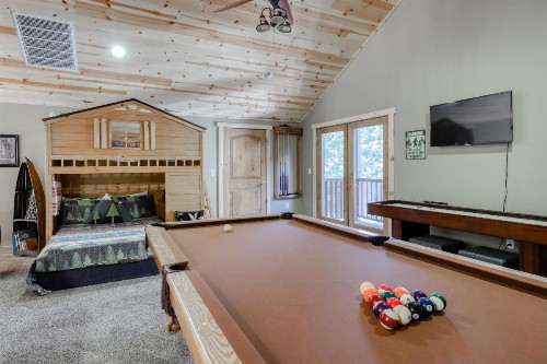 Lazy Bear Lodge - image 7