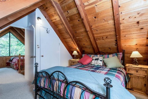 Shaver Village Chalet - image 10