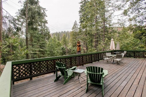 Shaver Village Chalet - image 12