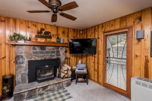 Shaver Village Chalet - image 7