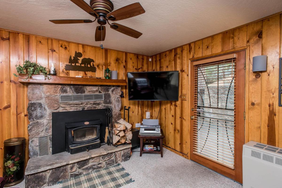 Shaver Village Chalet - image 7