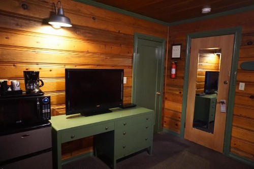 Shaver Lake Village Hotel - image 10