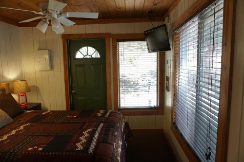 Shaver Lake Village Hotel - image 14