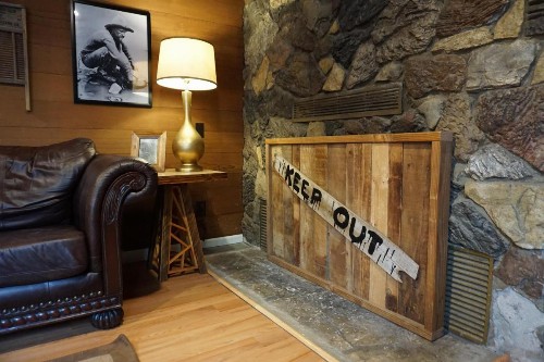 Shaver Lake Village Hotel - image 2