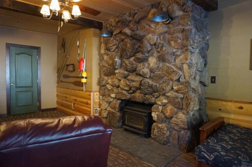 Shaver Lake Village Hotel - image 22
