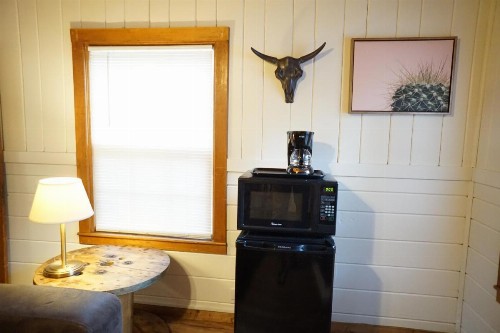 Shaver Lake Village Hotel - image 4