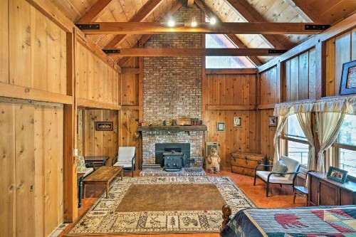 Cozy Choice Wood Cabin- 5 Minutes from Shaver Lake - image 10