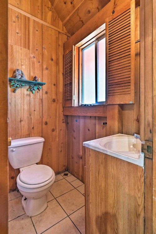 Cozy Choice Wood Cabin- 5 Minutes from Shaver Lake - image 6
