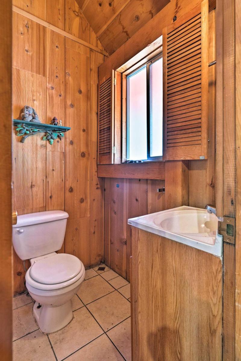 Cozy Choice Wood Cabin- 5 Minutes from Shaver Lake - image 6