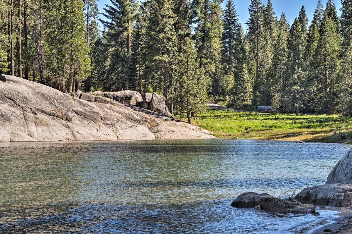 Cozy Choice Wood Cabin- 5 Minutes from Shaver Lake - image 7