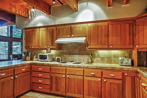 Shaver Lake Cabin with Hot Tub Deck and Trail Access! - image 9
