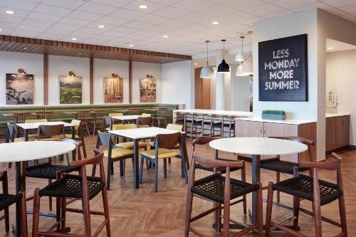 Fairfield Inn & Suites by Marriott Shawnee - image 9