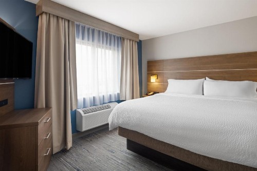 Holiday Inn Express Sheboygan-Kohler / I-43 an IHG Hotel - image 36