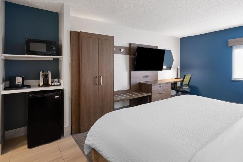 Holiday Inn Express Sheboygan-Kohler / I-43 an IHG Hotel - image 42