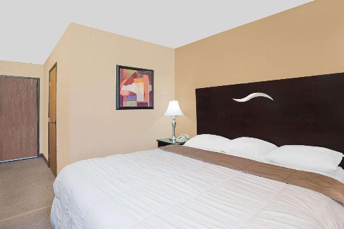 Super 8 by Wyndham Sheboygan WI - image 5
