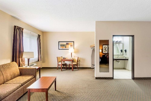 Quality Inn Sheboygan - image 28