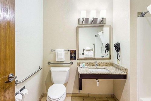 Quality Inn Sheboygan - image 30