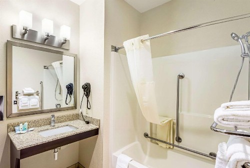 Quality Inn Sheboygan - image 31