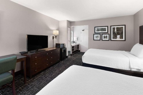 La Quinta Inn by Wyndham Sheboygan - image 12
