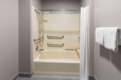 La Quinta Inn by Wyndham Sheboygan - image 16