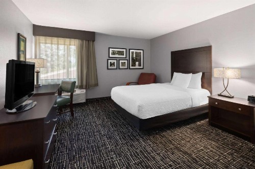 La Quinta Inn by Wyndham Sheboygan - image 17