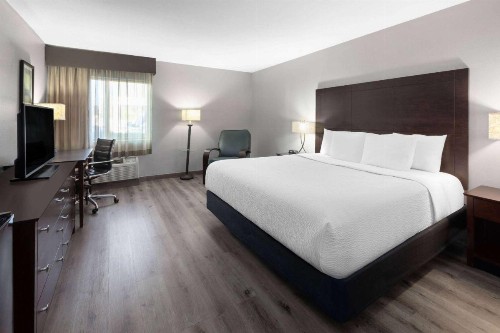 La Quinta Inn by Wyndham Sheboygan - image 22