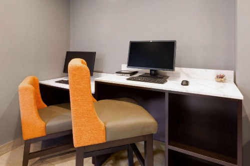 La Quinta Inn by Wyndham Sheboygan - image 26