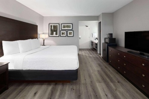 La Quinta Inn by Wyndham Sheboygan - image 29