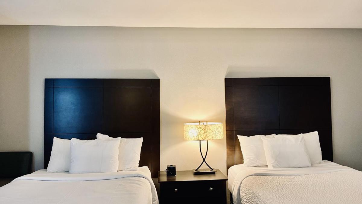 La Quinta Inn by Wyndham Sheboygan - image 3