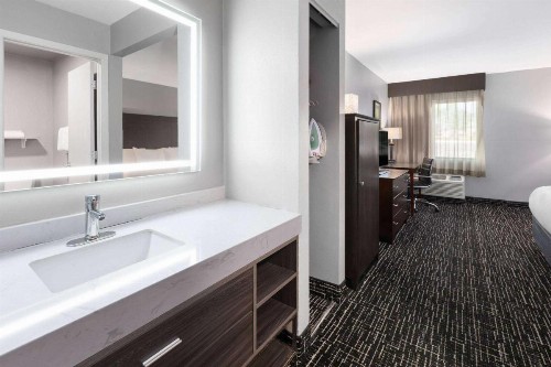 La Quinta Inn by Wyndham Sheboygan - image 42