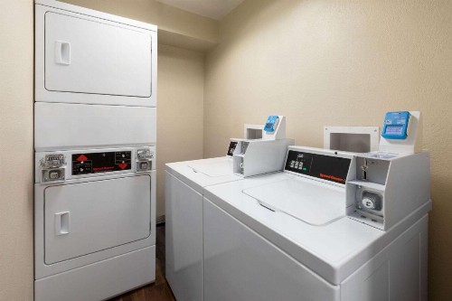 La Quinta Inn by Wyndham Sheboygan - image 7