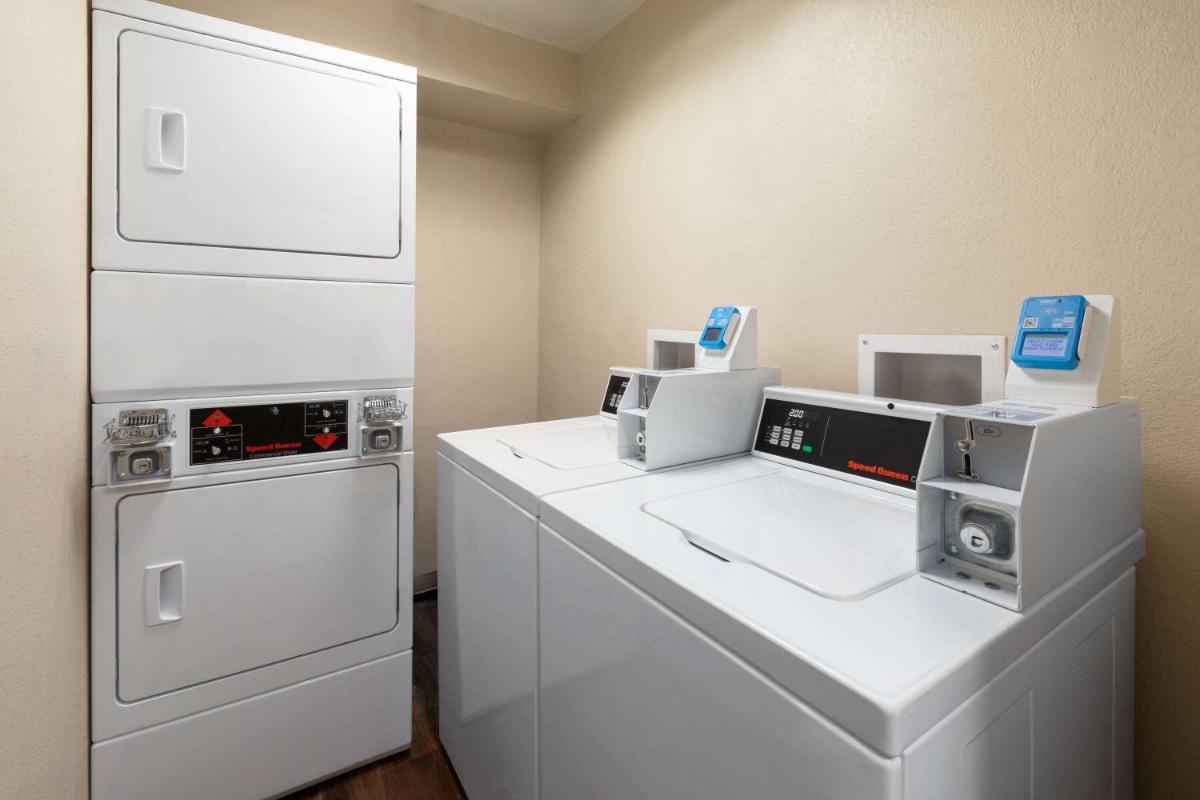 La Quinta Inn by Wyndham Sheboygan - image 7