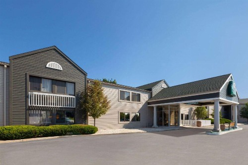 La Quinta Inn by Wyndham Sheboygan - image 8