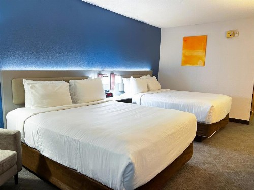 Sleep Inn & Suites Sheboygan I-43 - image 4