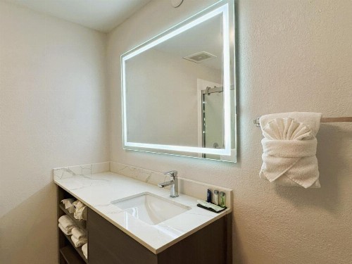 Sleep Inn & Suites Sheboygan I-43 - image 5