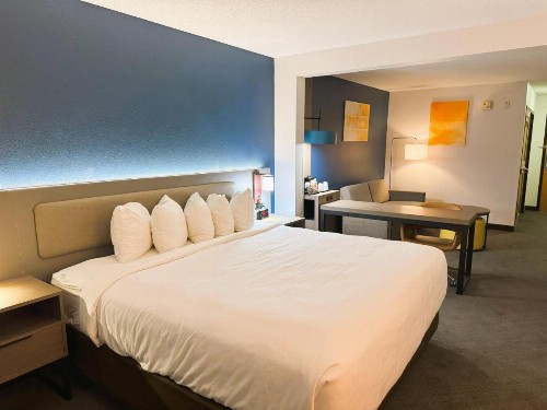 Sleep Inn & Suites Sheboygan I-43 - image 8