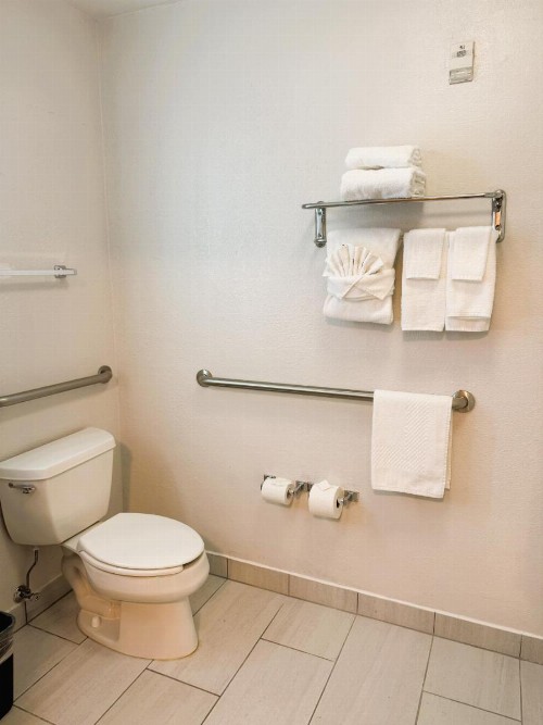 Sleep Inn & Suites Sheboygan I-43 - image 15
